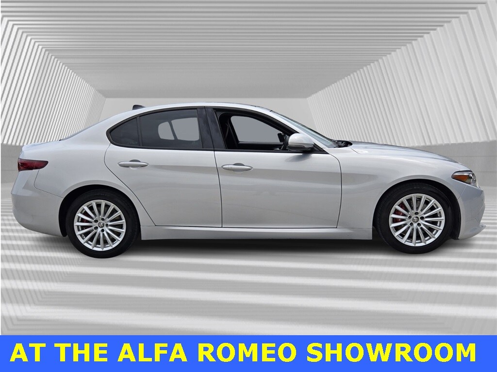2022 Alfa Romeo Giulia SPRINT photo 3