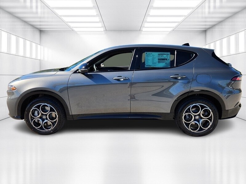 2025 Alfa Romeo Tonale photo 2
