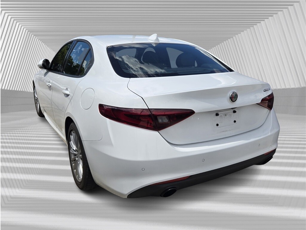 2022 Alfa Romeo Giulia SPRINT photo 3