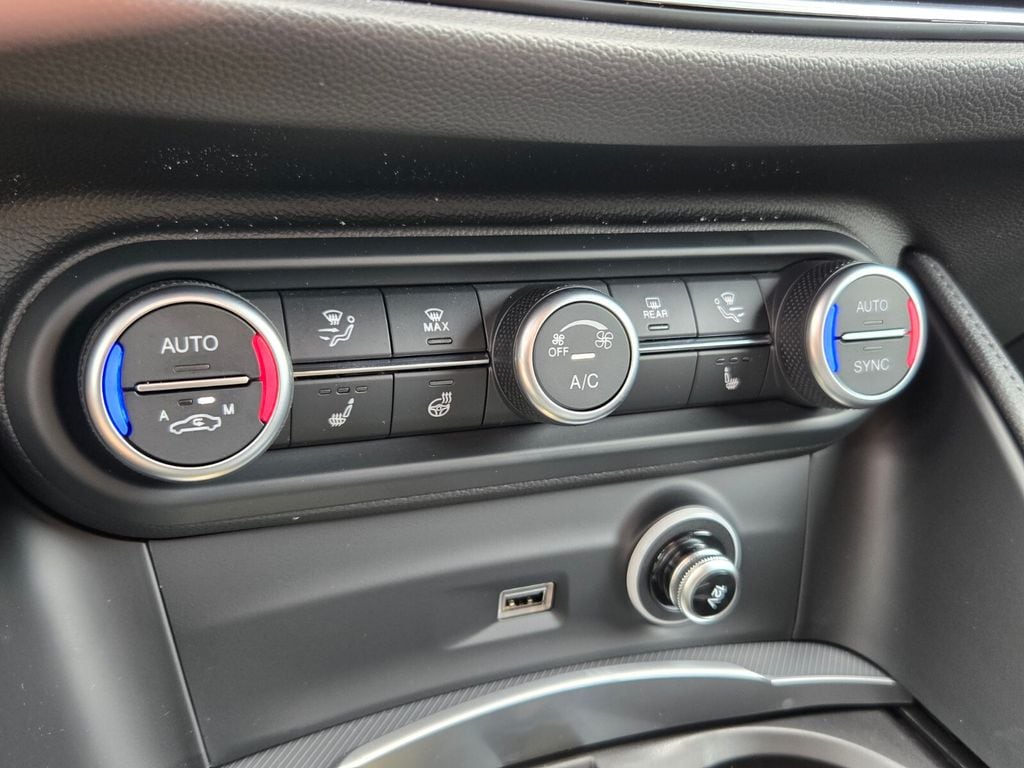 2026 Alfa Romeo Stelvio Base - Photo 9
