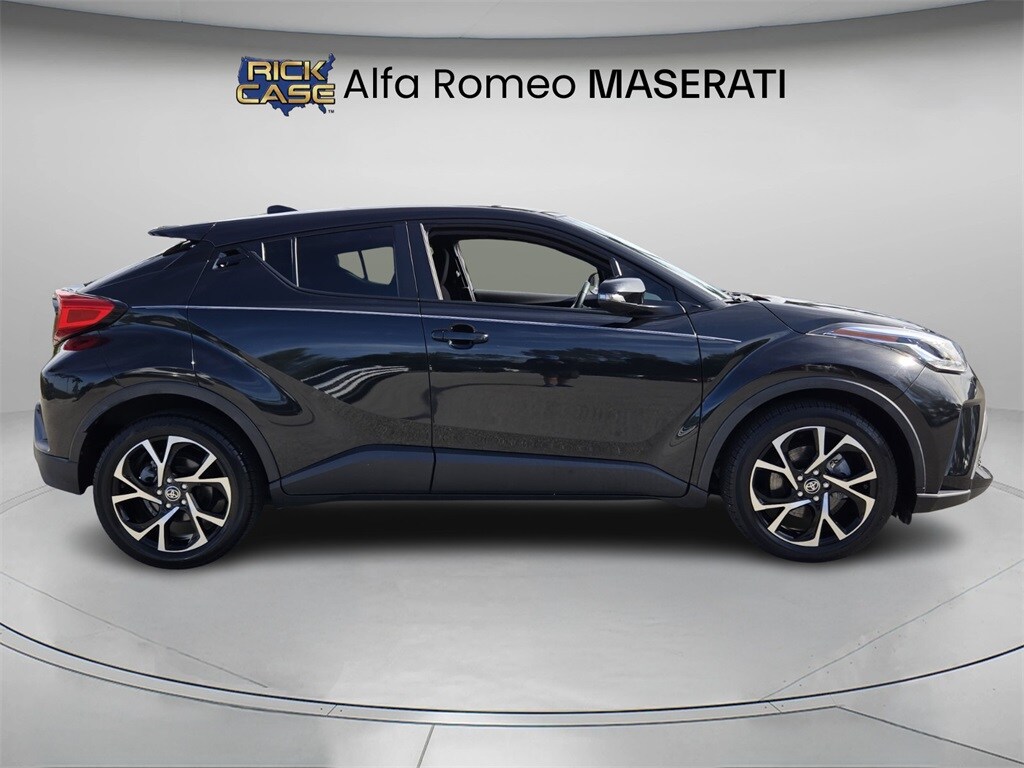 2020 Toyota C-HR XLE photo 3