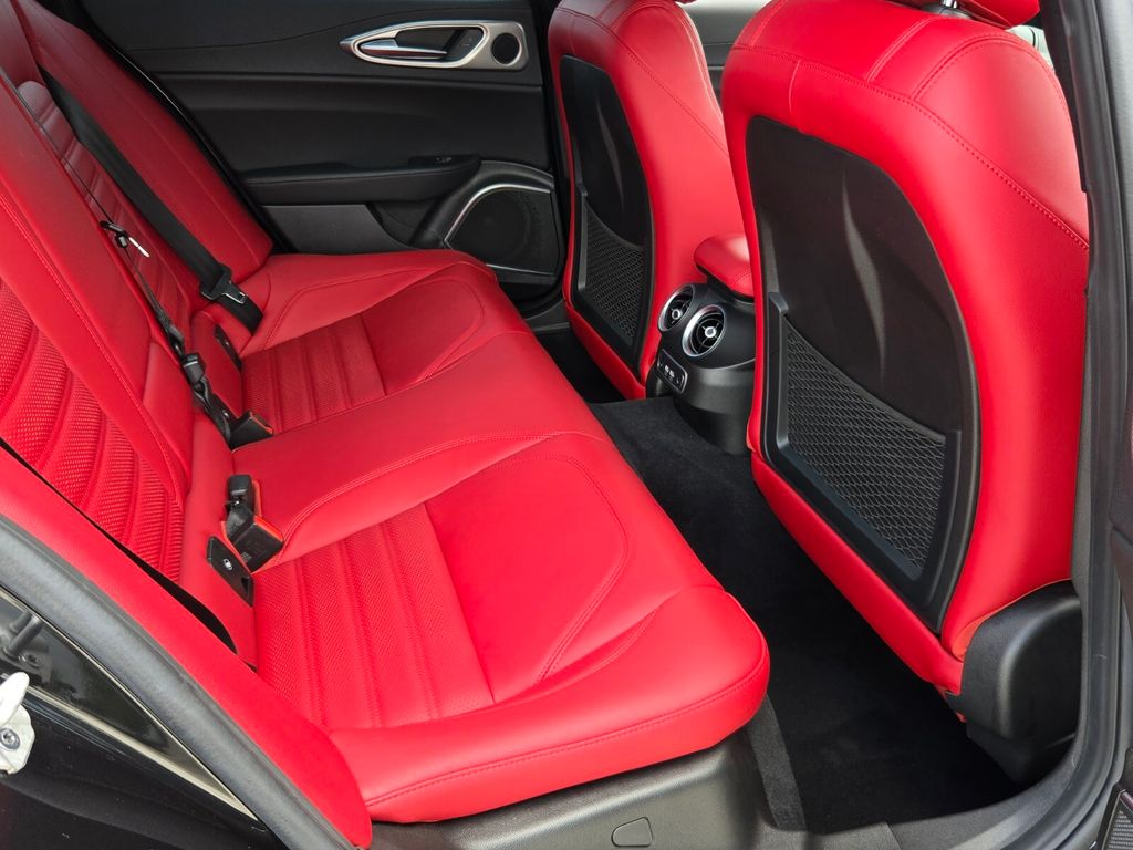 2023 Alfa Romeo Giulia Veloce - Photo 15