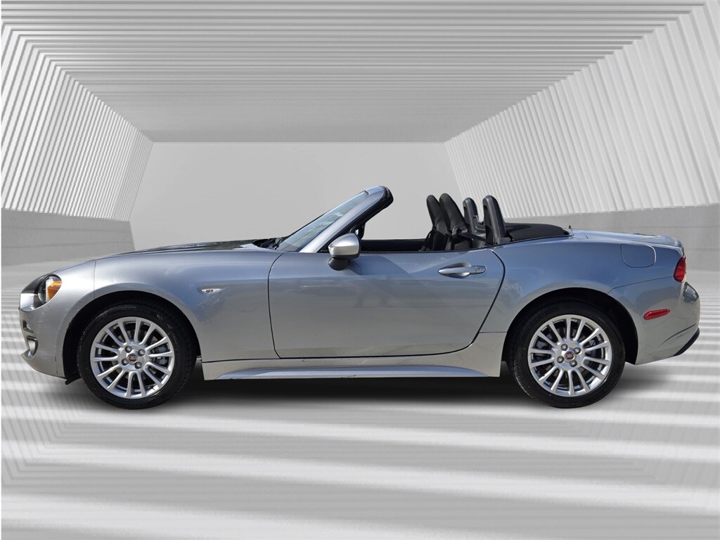 2017 Fiat 124 Spider Classica photo 2
