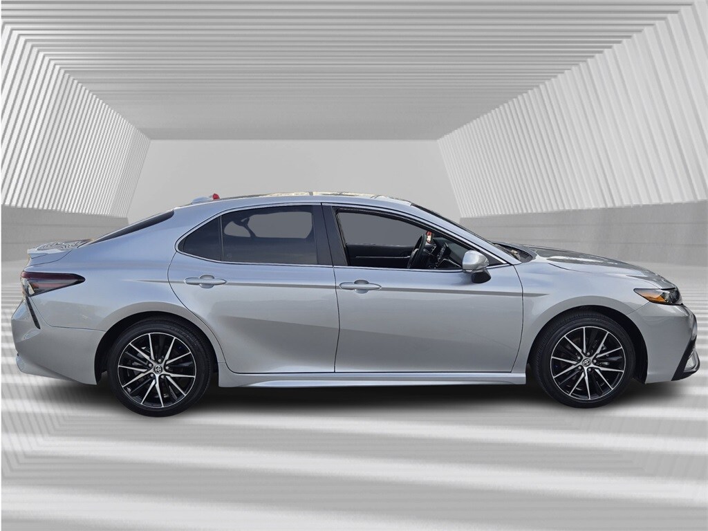 2024 Toyota Camry SE photo 3