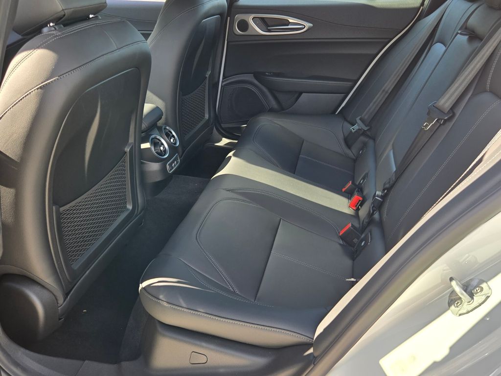 2025 Alfa Romeo Giulia Base - Photo 7