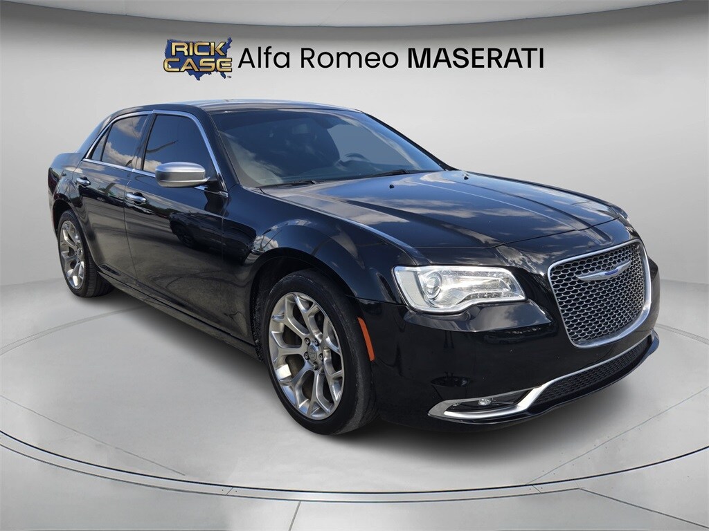 2020 Chrysler 300 C photo 3