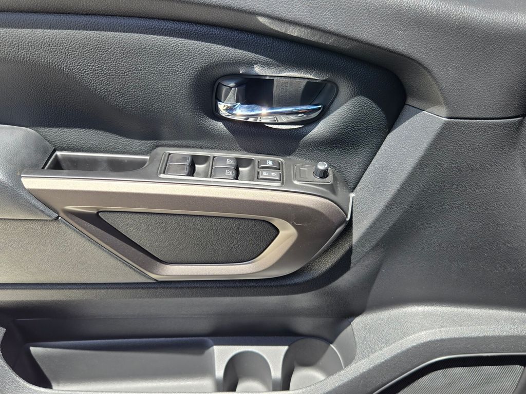2024 Nissan Titan SV - Photo 27