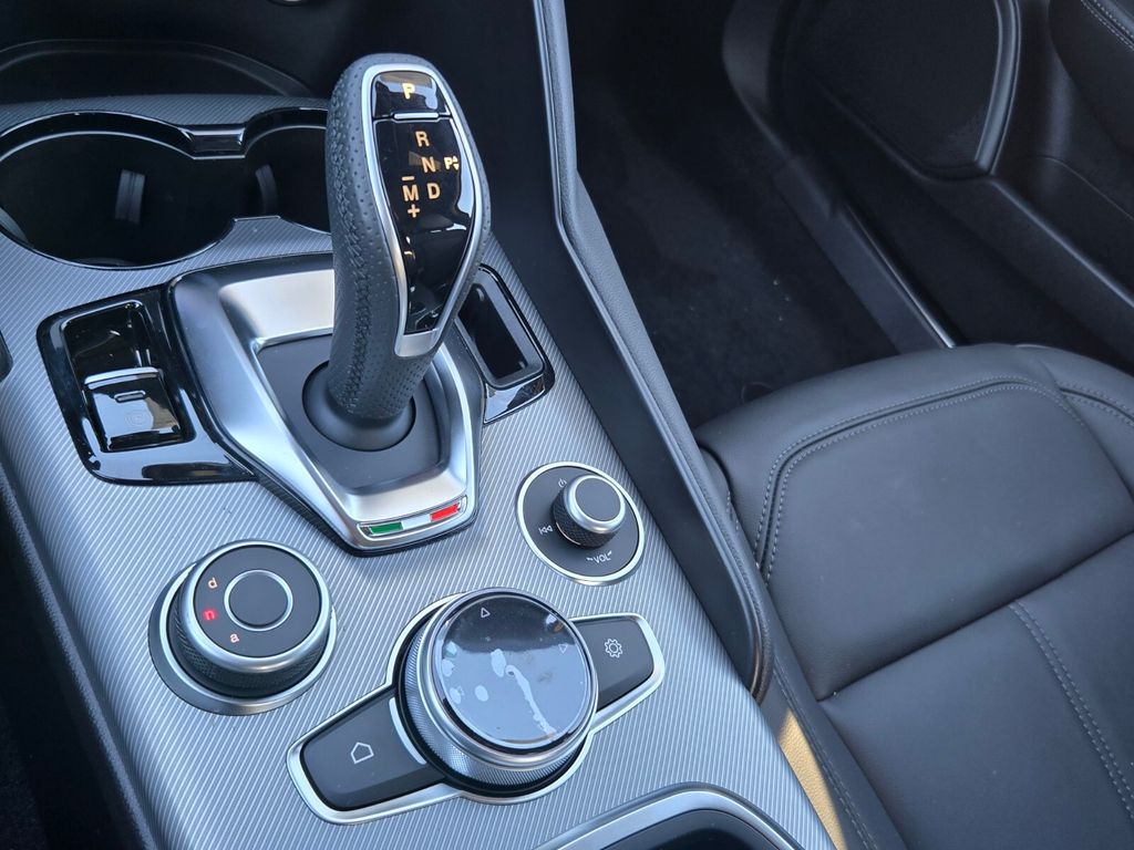 2026 Alfa Romeo Giulia Base - Photo 12