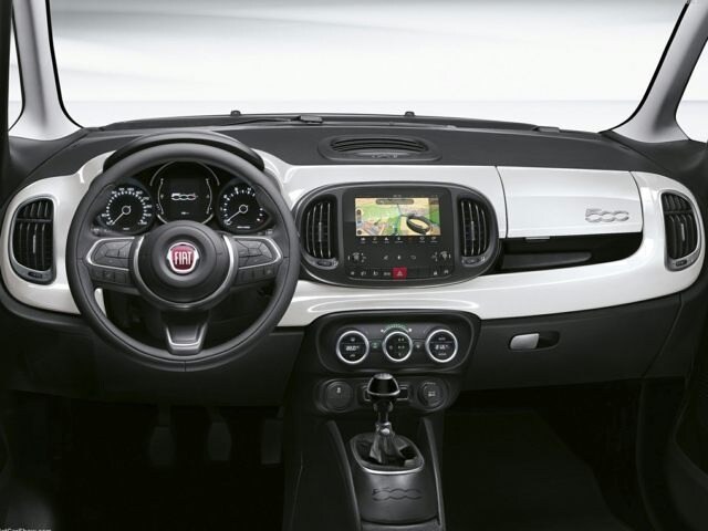 2018 FIAT 500L interior
