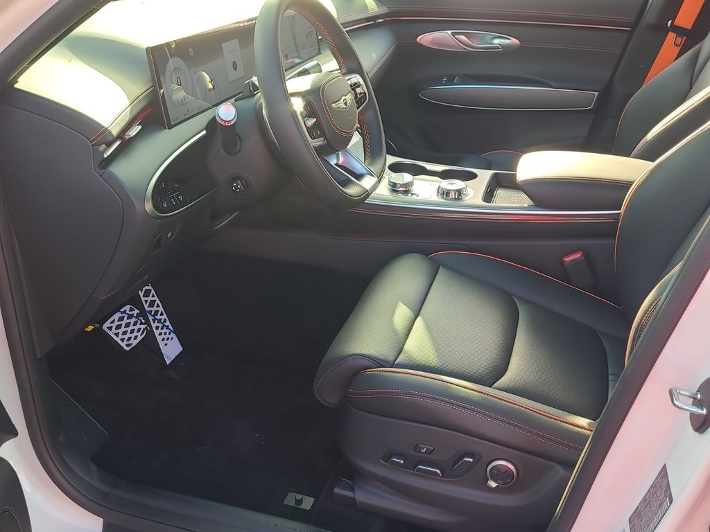 2026 GENESIS GV70 Sport Advanced - Photo 6