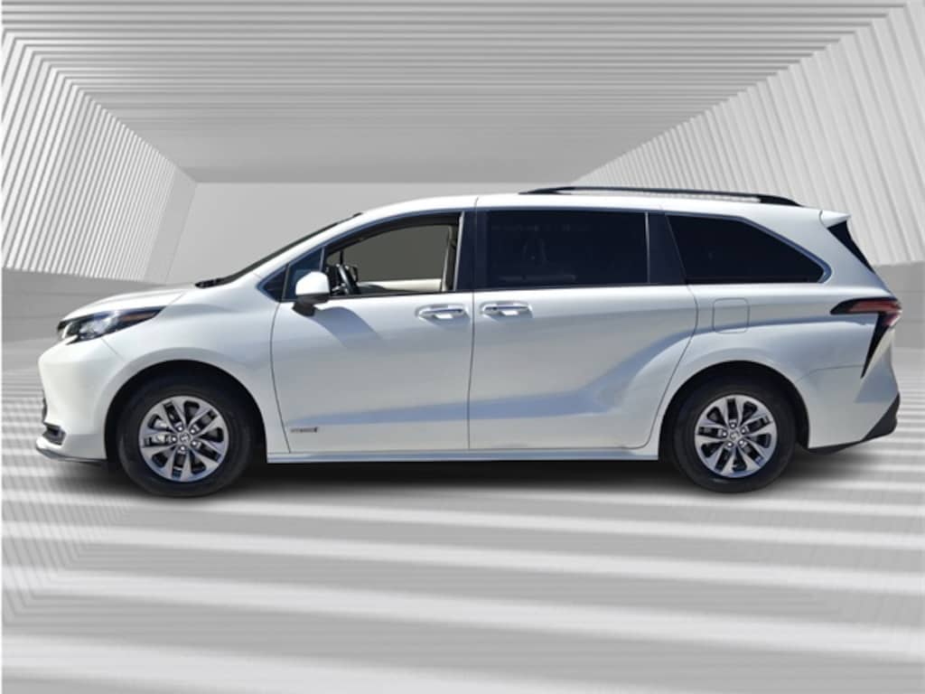 Used 2021 Toyota Sienna XLE Van