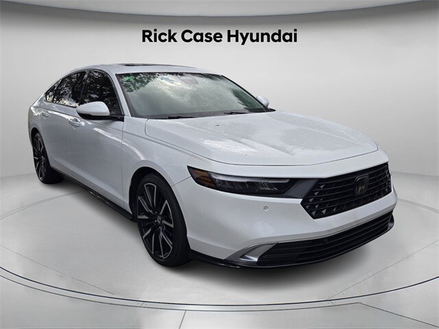 2023 Honda Accord Hybrid Touring photo 2