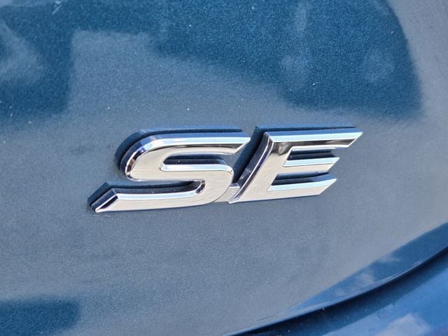 2025 Toyota Camry SE - Photo 14