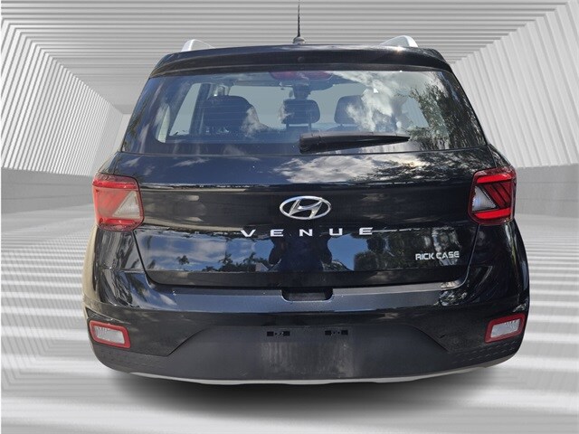 2023 Hyundai Venue SEL photo 4