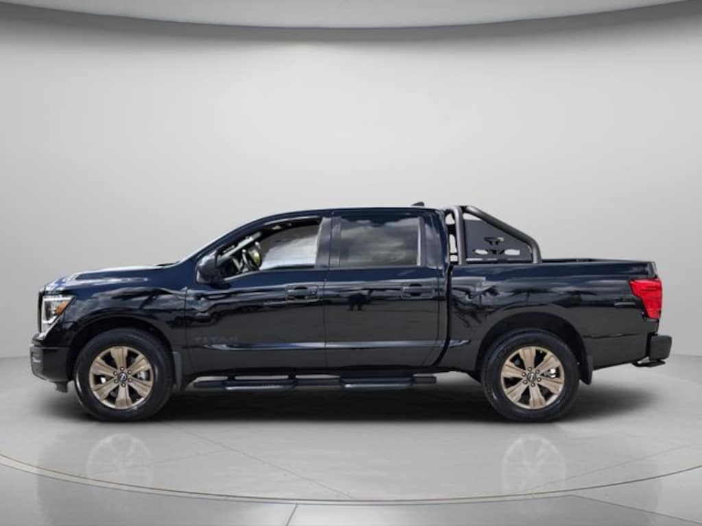Used 2024 Nissan Titan SV Truck Crew Cab