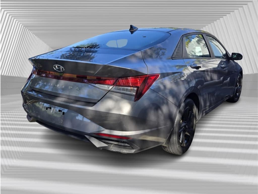 Used 2022 Hyundai Elantra SEL Sedan