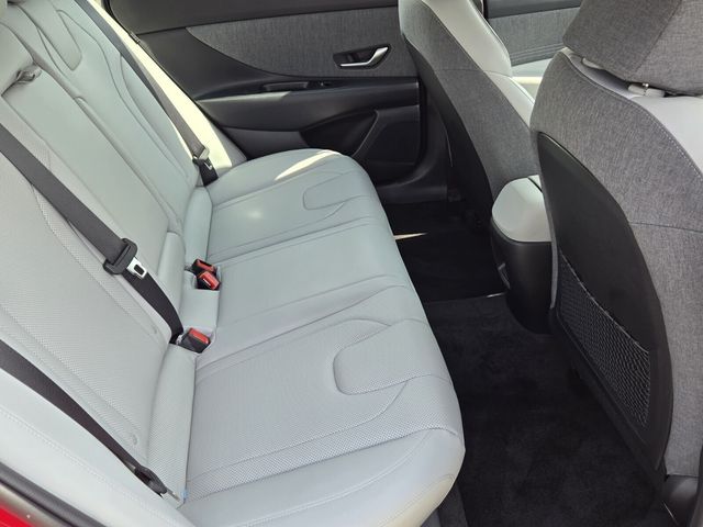 2025 Hyundai Elantra Limited - Photo 17