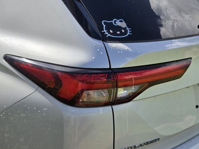 2023 Mitsubishi Outlander SE - Photo 9
