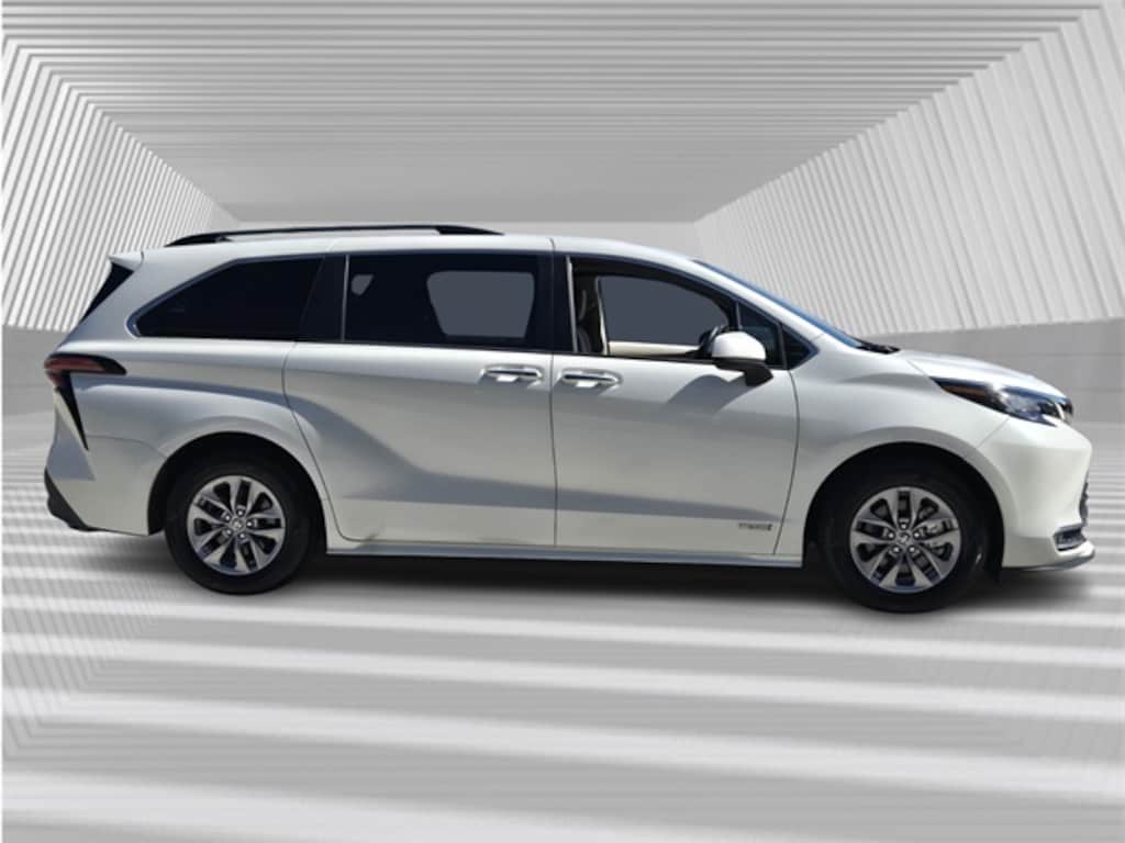 Used 2021 Toyota Sienna XLE Van
