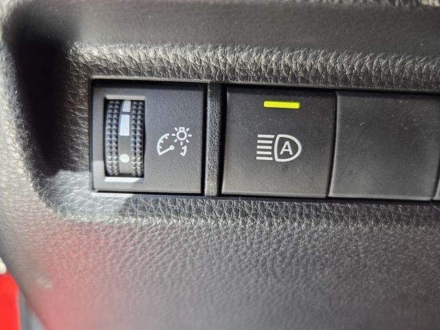 2023 Toyota RAV4 SE - Photo 25