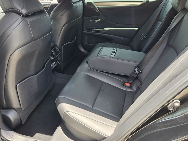 2024 Lexus ES Hybrid 300h F SPORT Handling - Photo 11