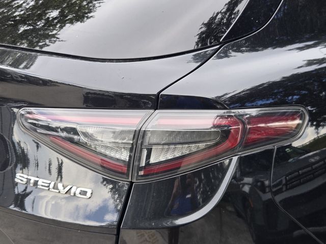 2024 Alfa Romeo Stelvio Competizione - Photo 9