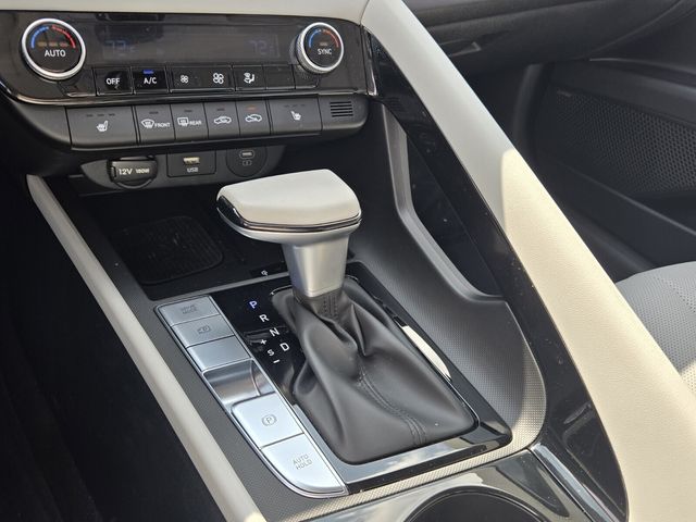 2025 Hyundai Elantra Limited - Photo 22