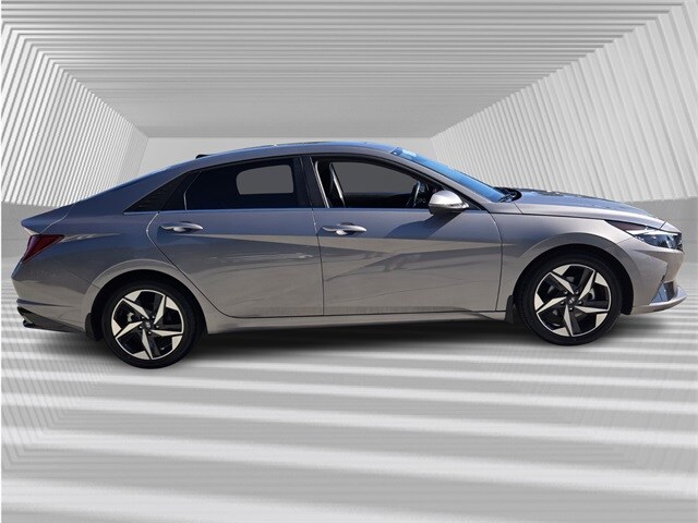 2023 Hyundai Elantra Limited photo 3