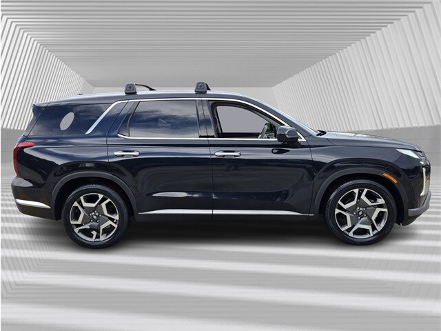 2023 Hyundai Palisade Limited photo 2