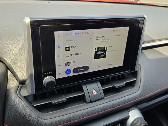 2023 Toyota RAV4 SE - Photo 18
