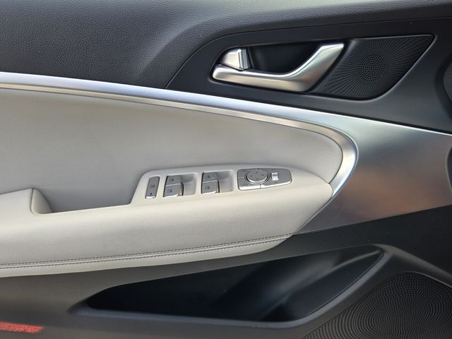 2023 GENESIS G70 Standard - Photo 26
