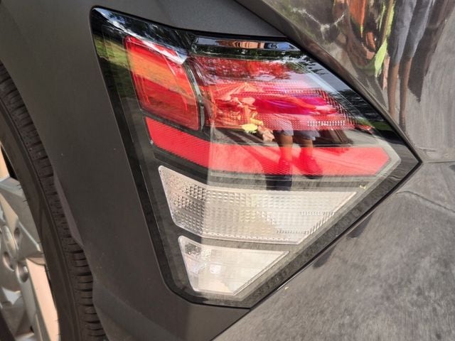 2024 Hyundai Kona SE - Photo 8