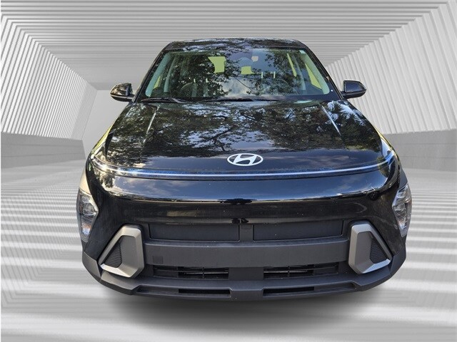 2024 Hyundai Kona SE photo 2