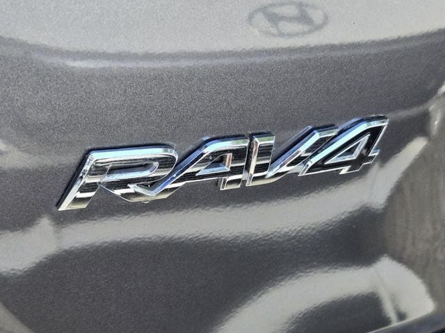 2016 Toyota RAV4 XLE - Photo 9