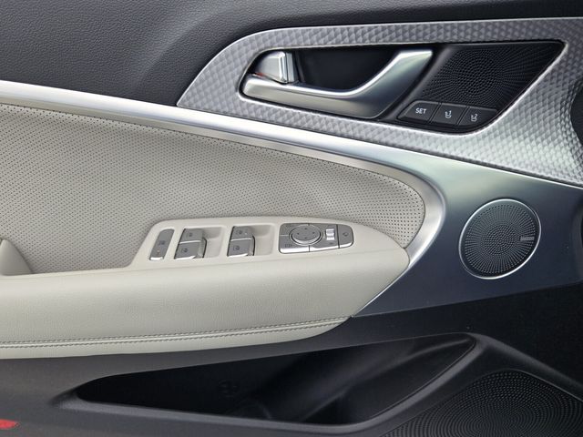 2023 GENESIS G70 Standard - Photo 28