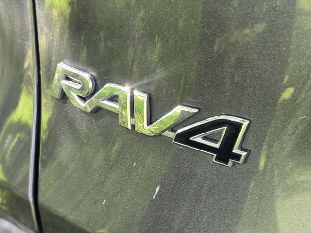 2021 Toyota RAV4 XLE - Photo 11