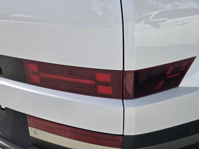 2025 Hyundai Santa Fe Limited - Photo 9