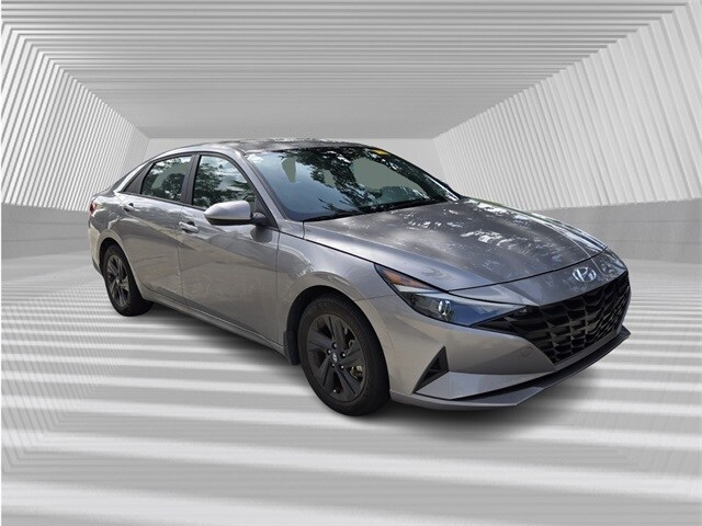 2023 Hyundai Elantra SEL photo 2