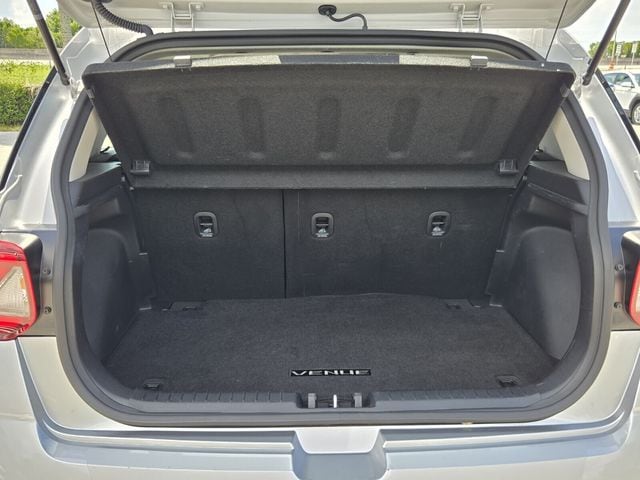 2025 Hyundai Venue SE - Photo 13