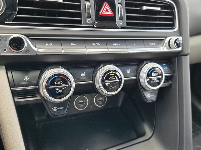 2023 GENESIS G70 Standard - Photo 17