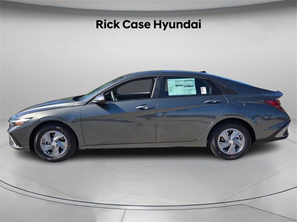 New 2026 Hyundai Elantra SE Sedan