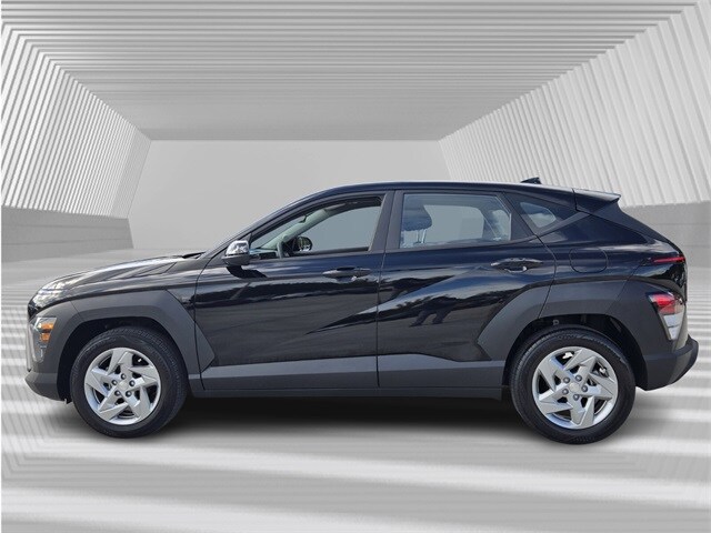2024 Hyundai Kona SE photo 2