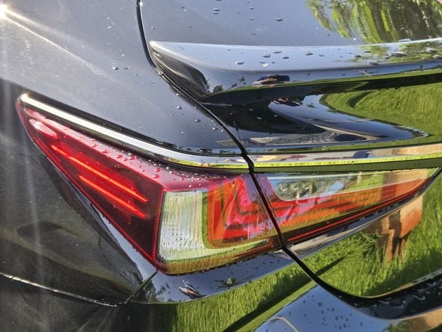 2024 Lexus ES Hybrid 300h F SPORT Handling - Photo 8