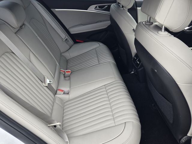 2023 GENESIS G70 Standard - Photo 16