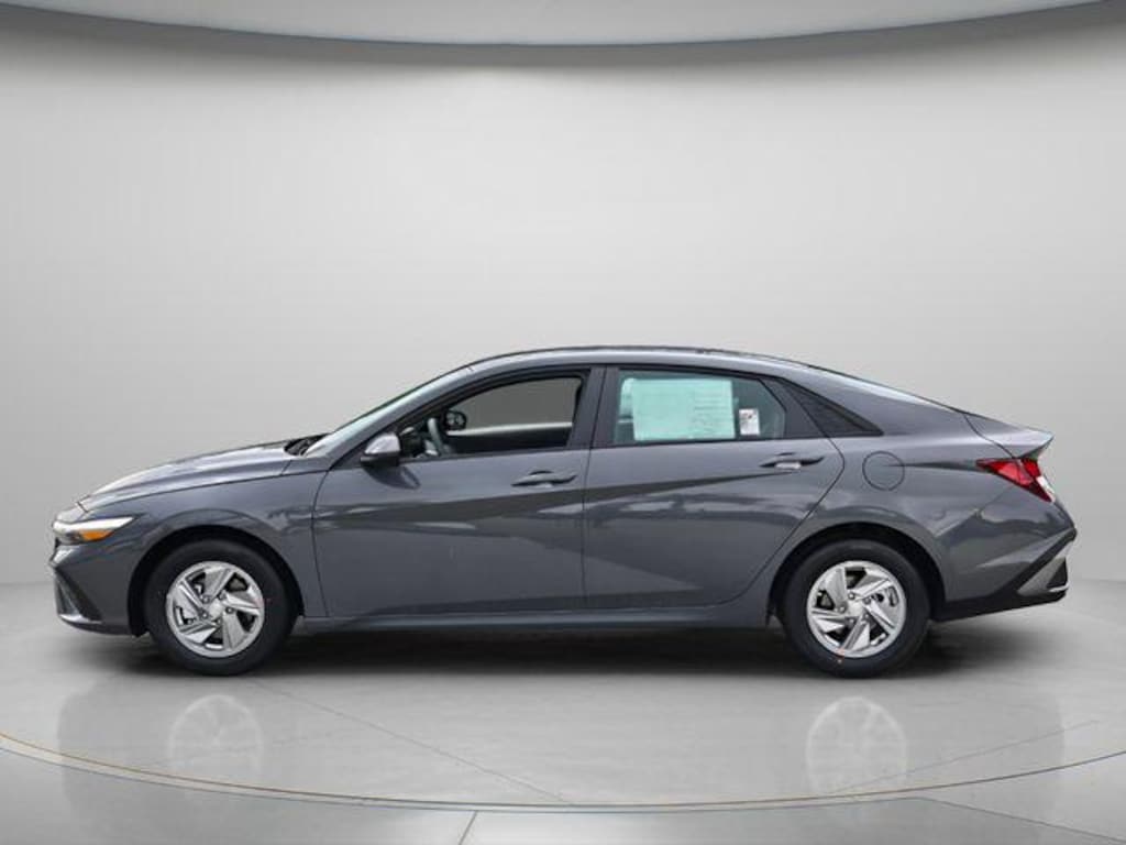 New 2026 Hyundai Elantra SE Sedan