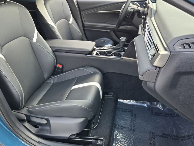 2025 Toyota Camry SE - Photo 16