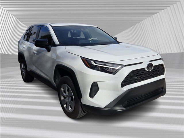 2023 Toyota RAV4 LE photo 2
