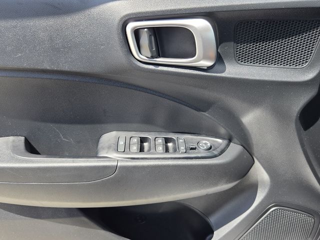 2025 Hyundai Venue SE - Photo 24