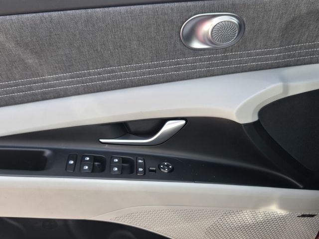 2025 Hyundai Elantra Limited - Photo 29
