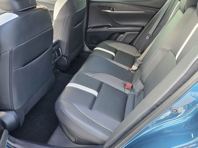 2025 Toyota Camry SE - Photo 11